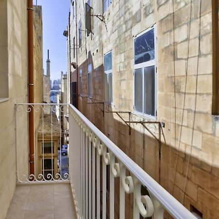Exquisite 3-Bedroom Duplex Penthouse With Jacuzzi In Valletta Centre Екстер'єр фото