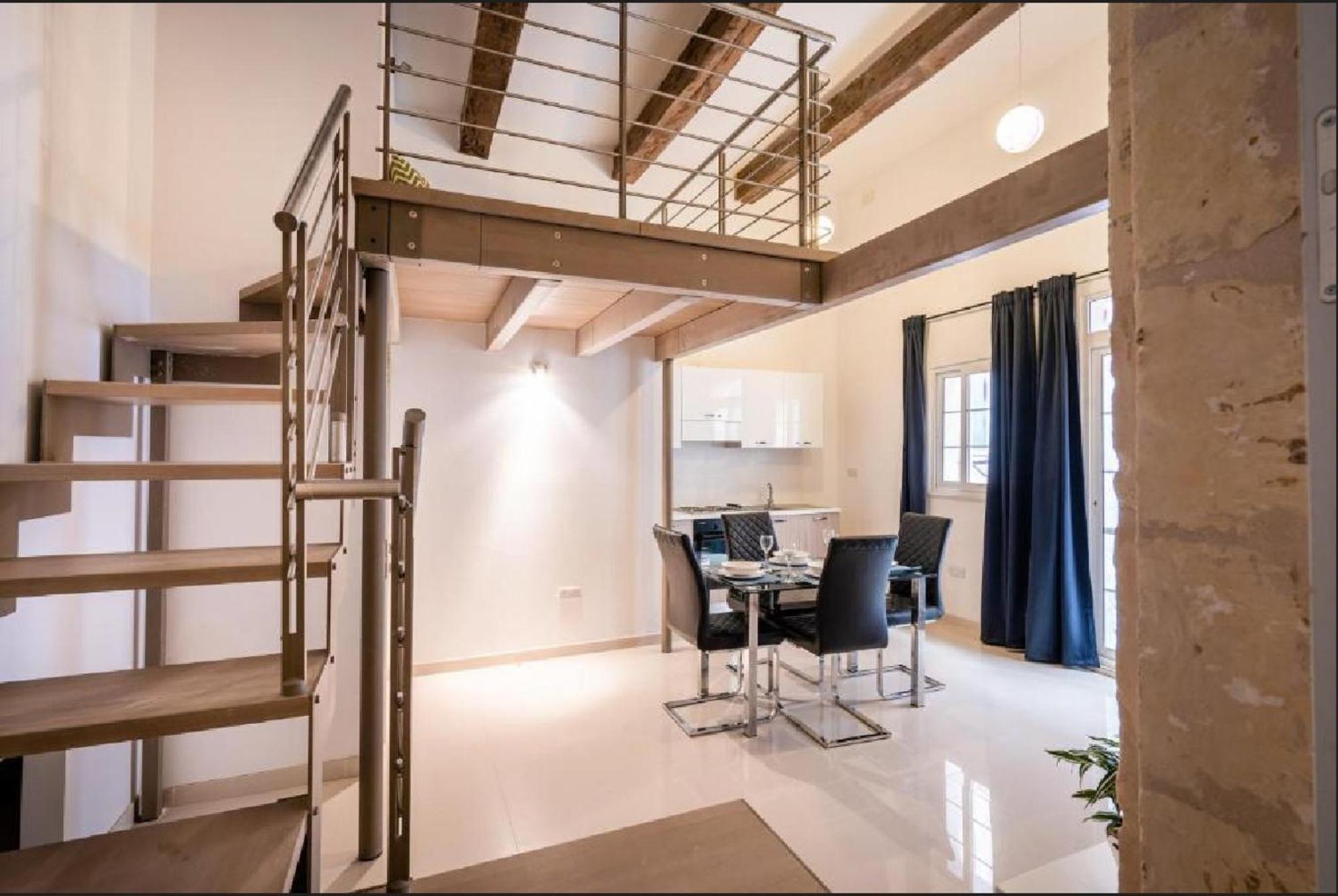 Exquisite 3-Bedroom Duplex Penthouse With Jacuzzi In Valletta Centre Екстер'єр фото