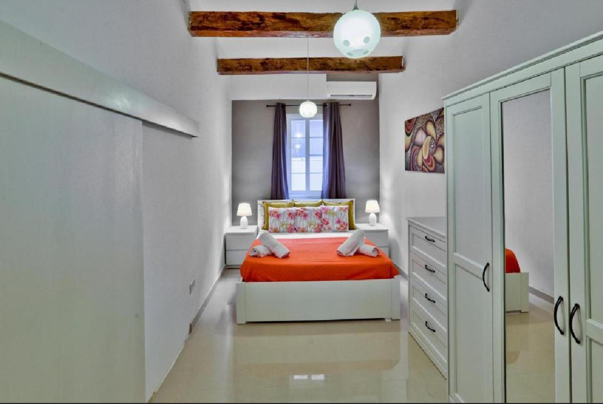 Exquisite 3-Bedroom Duplex Penthouse With Jacuzzi In Valletta Centre Екстер'єр фото