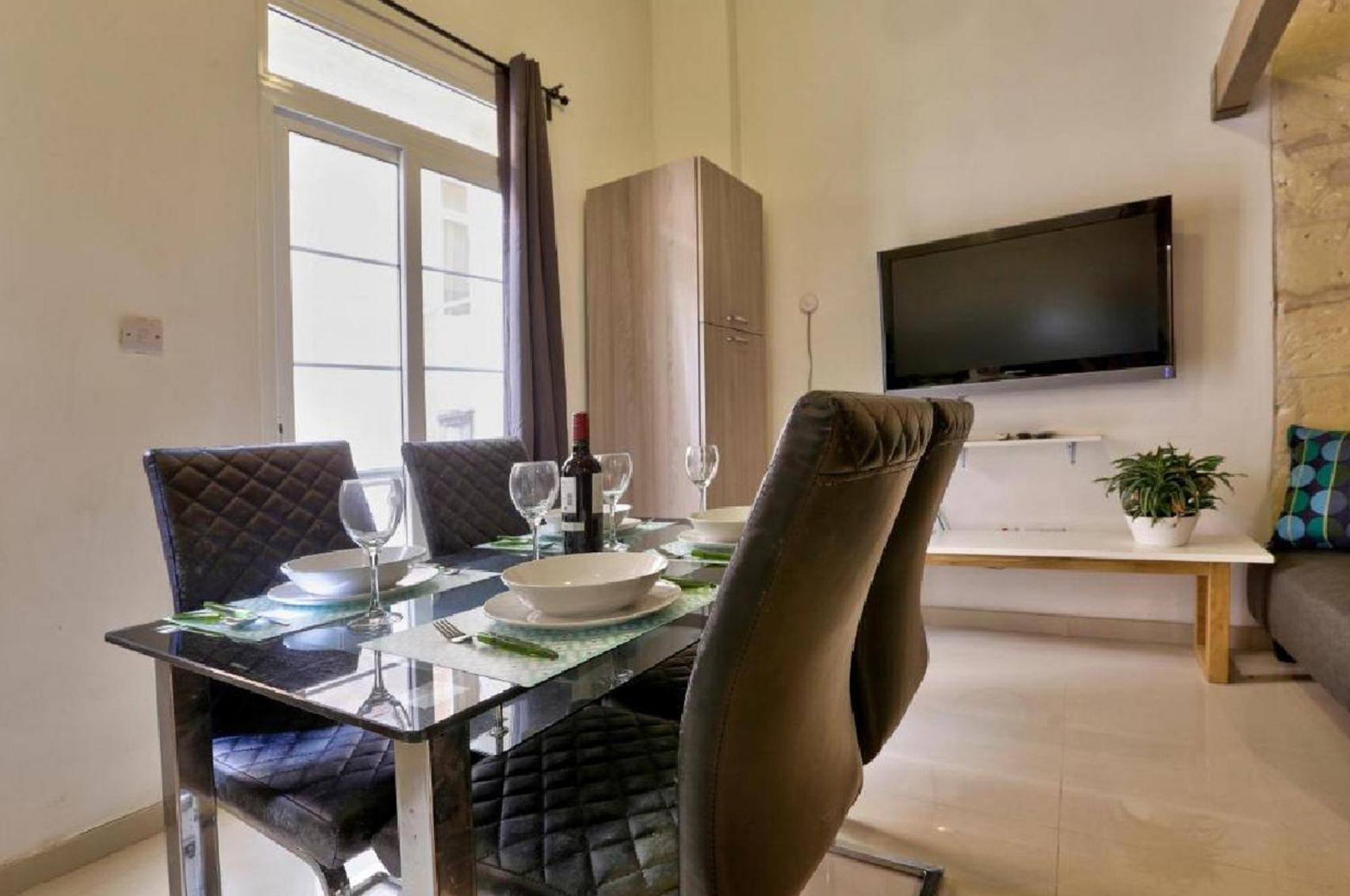 Exquisite 3-Bedroom Duplex Penthouse With Jacuzzi In Valletta Centre Екстер'єр фото