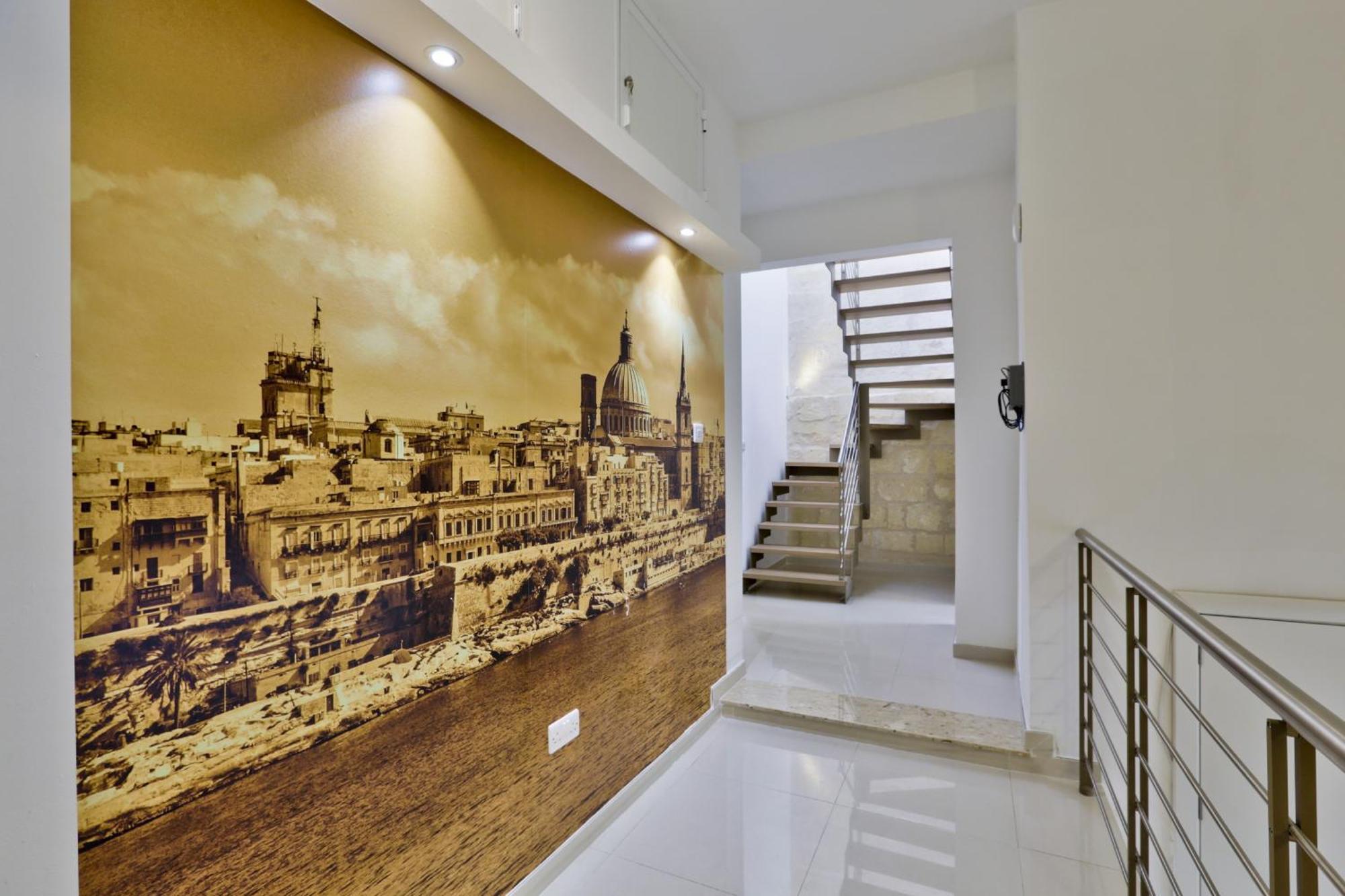 Exquisite 3-Bedroom Duplex Penthouse With Jacuzzi In Valletta Centre Екстер'єр фото
