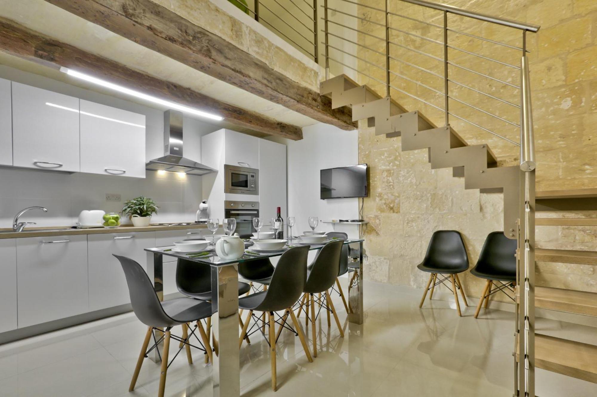 Exquisite 3-Bedroom Duplex Penthouse With Jacuzzi In Valletta Centre Екстер'єр фото