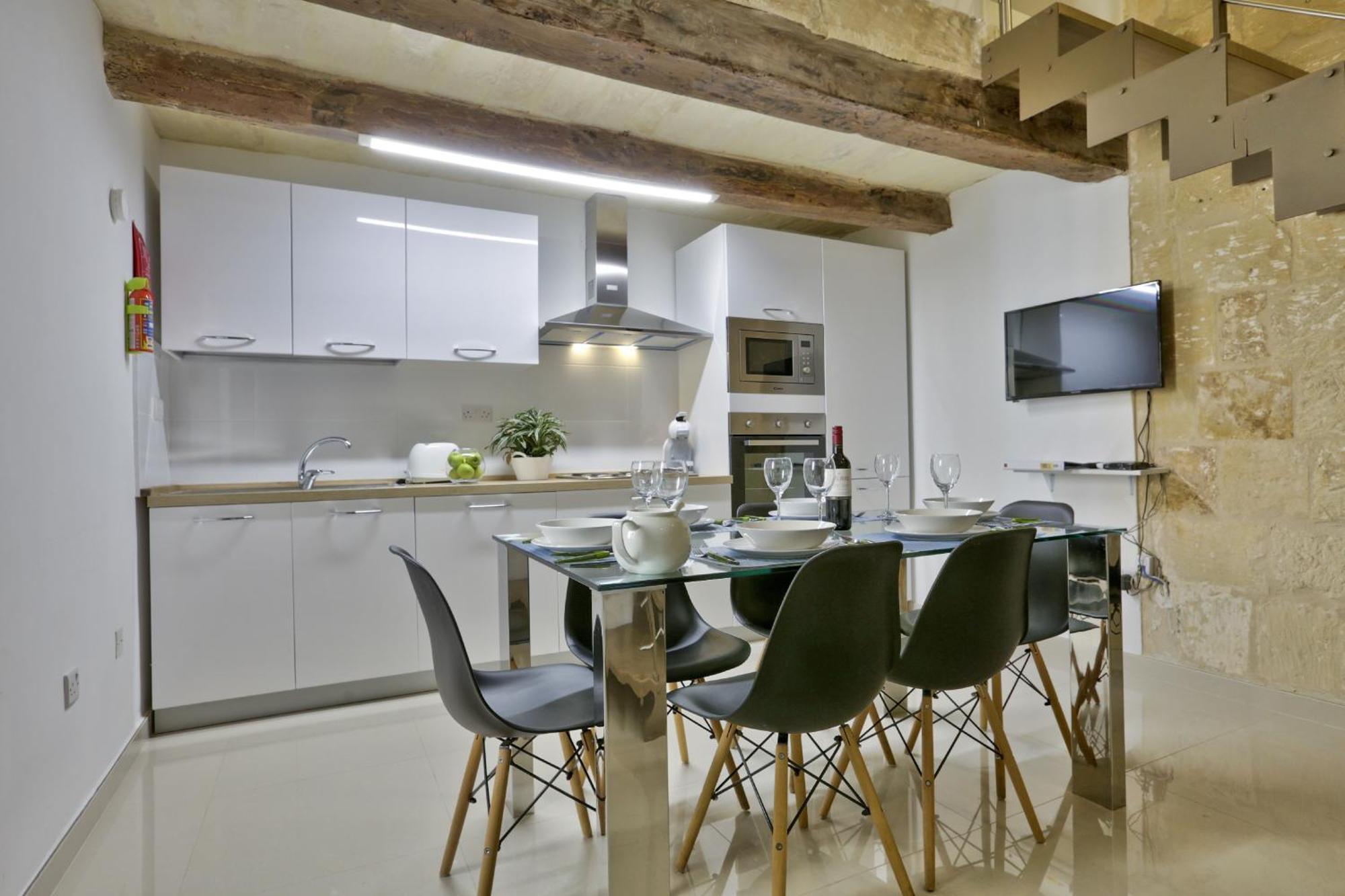 Exquisite 3-Bedroom Duplex Penthouse With Jacuzzi In Valletta Centre Екстер'єр фото