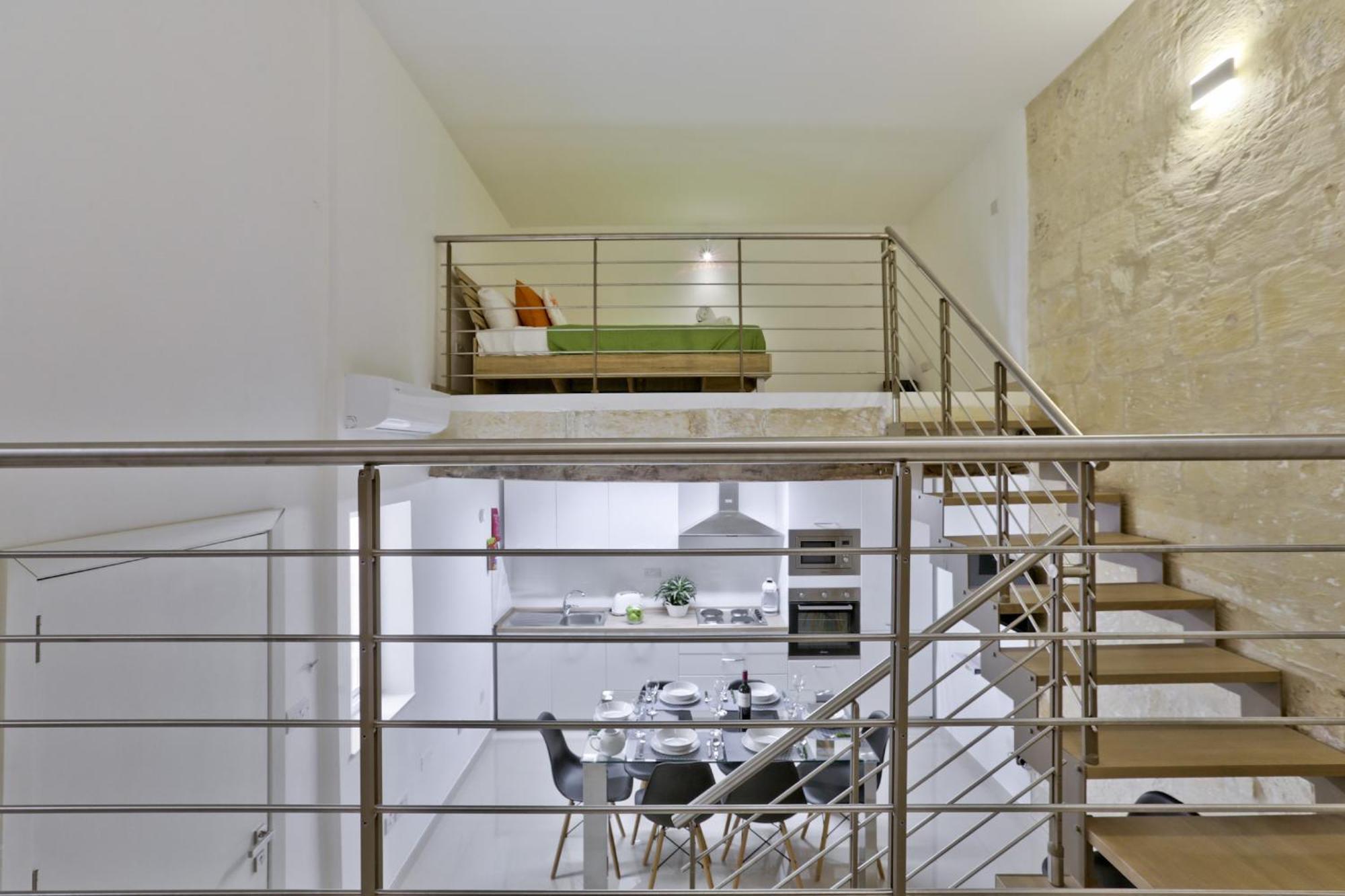 Exquisite 3-Bedroom Duplex Penthouse With Jacuzzi In Valletta Centre Екстер'єр фото