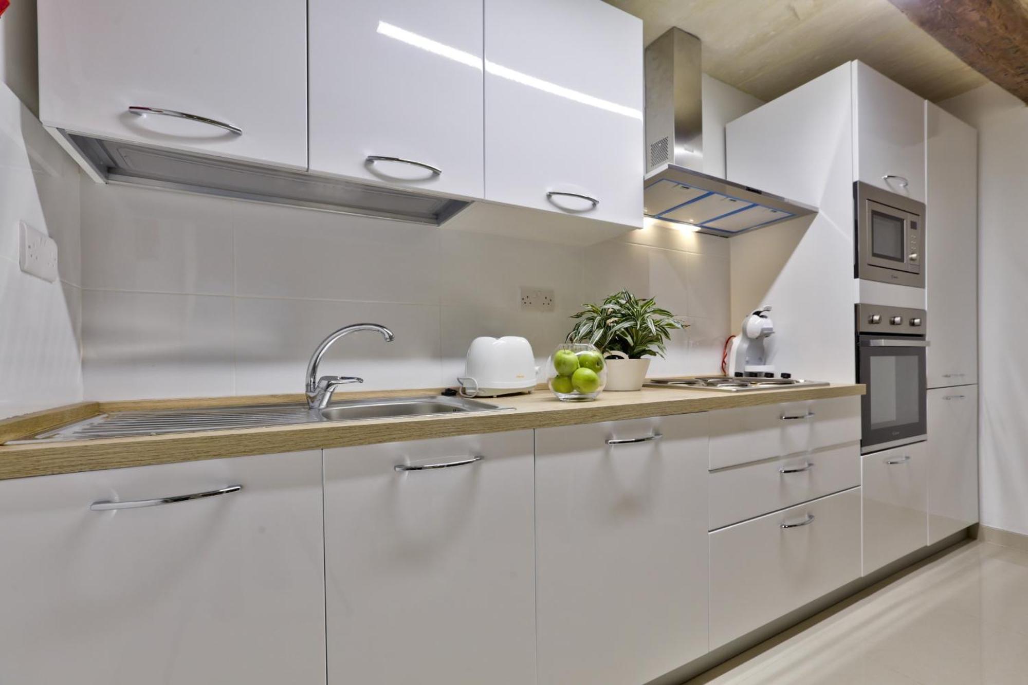 Exquisite 3-Bedroom Duplex Penthouse With Jacuzzi In Valletta Centre Екстер'єр фото