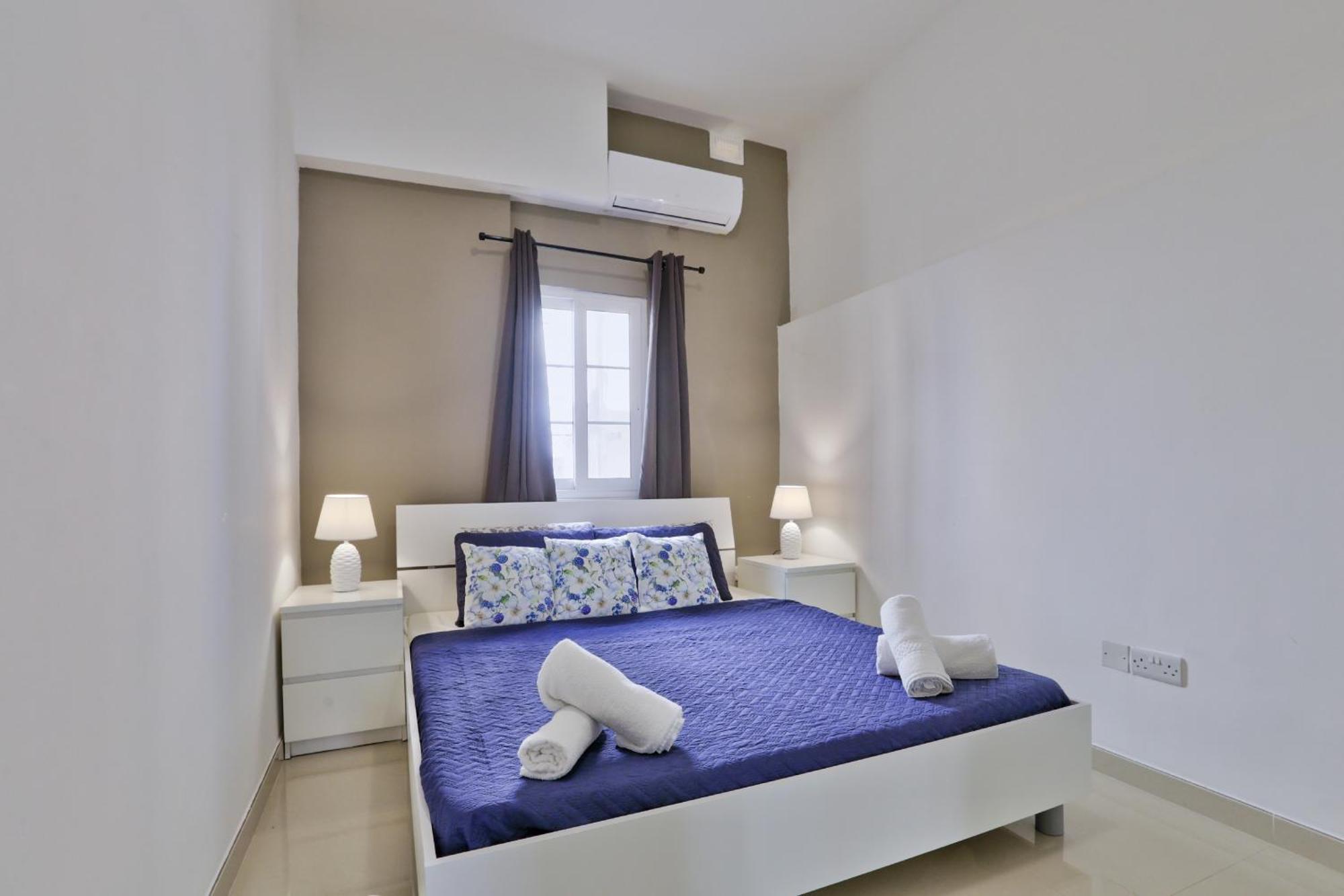 Exquisite 3-Bedroom Duplex Penthouse With Jacuzzi In Valletta Centre Екстер'єр фото